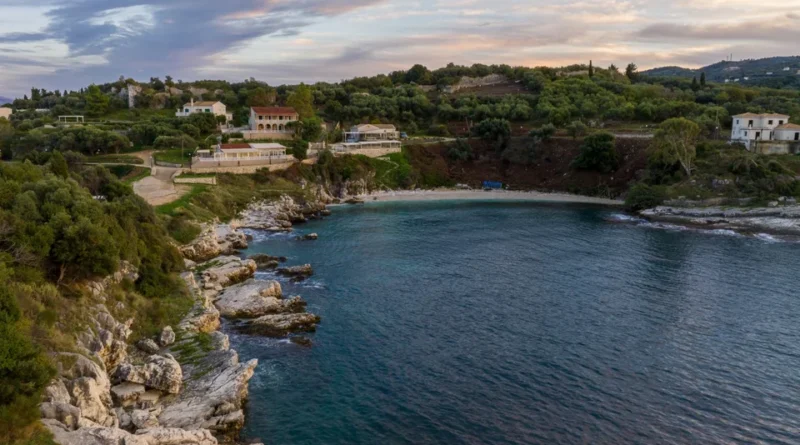 Αυτές είναι οι 5 ελληνικές παραλίες που μπήκαν στις τοπ 10 με τα πιο γαλάζια νερά στον κόσμο – Η Κασσιόπη στην 3η θέση