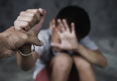 Ζάκυνθος: Συνελήφθη 49χρονη που κακοποιούσε τα δύο ανήλικα παιδιά της, 12 και 9 ετών