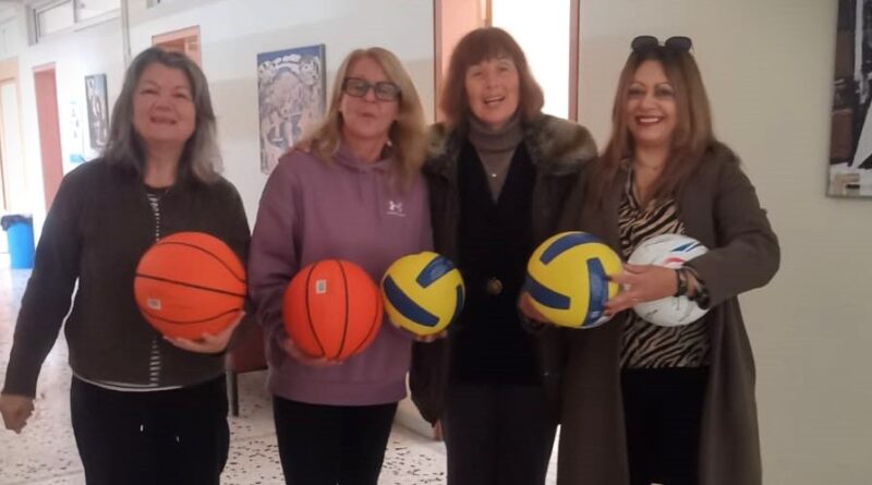 Η Περιφέρεια Ιονίων Νήσων ενισχύει τον σχολικό αθλητισμό στην Ιθάκη με νέα αθλητικό υλικό