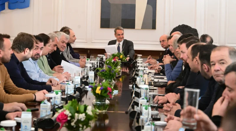 Ολοκληρώθηκε η συνάντηση Μητσοτάκη με τους αγρότες μετά από 3,5 ώρες -«Έρχονται βελτιώσεις» στα μέτρα που ανακοινώθηκαν