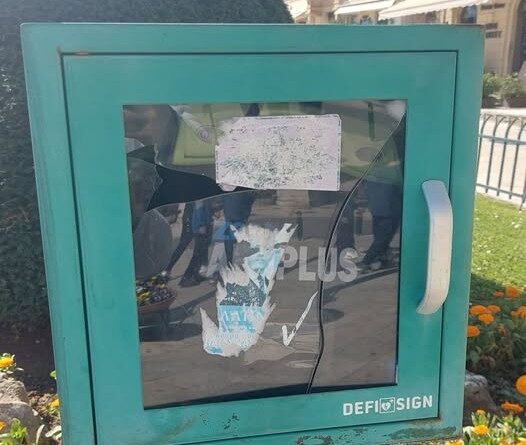 Απίστευτο: Καταστρέφουν απινιδωτές που έχουν αγοραστεί από δωρεές πολιτών