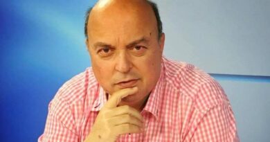 «Πολιτικός αυτισμός» ή «αυτοκτονικός ιδεασμός» του ΠΑΣΟΚ: Γράφει ο Σπύρος Ρίκος…