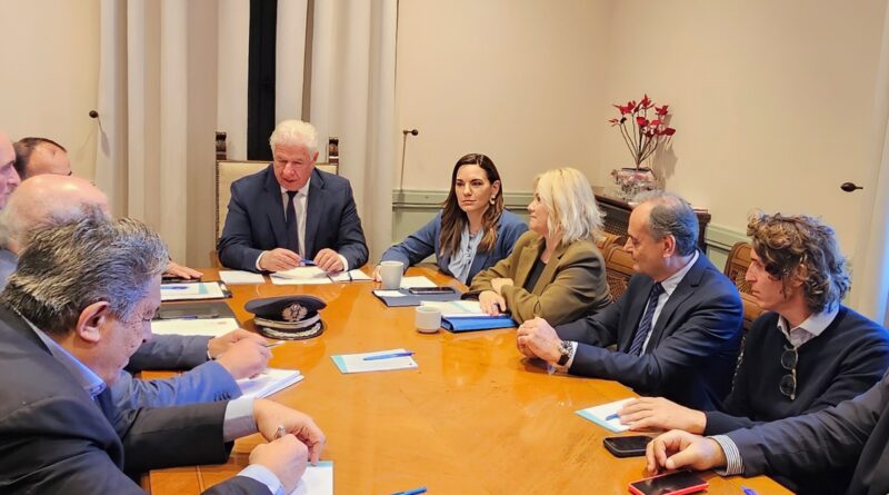 Στρατηγική πρωτοβουλία του Περιφερειάρχη, Γιάννη Τρεπεκλή,  για την ουσιαστική θωράκιση των Ιονίων Νήσων.   Σύμπλευση με την Υπουργό Τουρισμού, Όλγα Κεφαλογιάννη,  για τις υποδομές, το «Τέλος Ανθεκτικότητας»  και το νέο σύστημα διαβατηριακού ελέγχου