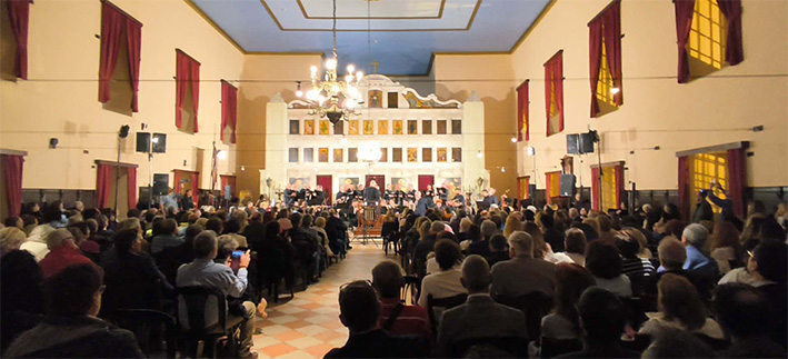 Καθήλωσε το κοινό στην Κέρκυρα η «Επτανησιακή Ωδή» – Μουσικός φόρος τιμής στους «Ελεύθερους Πολιορκημένους»