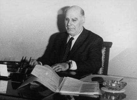 Ευάγγελος Παπανούτσος: Ο Φάρος της Παιδείας και η Ηθική Θεμελίωση της Πολιτικής Του Σπύρου Άνδρεϊτς