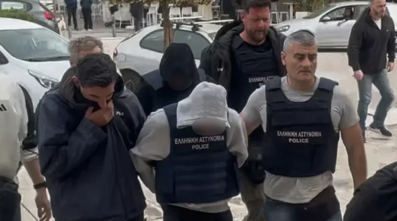 «Νόμιζα ότι η Μυρτώ έπαθε επιληπτική κρίση, έχω δαγκωματιές», είπε στην απολογία του ο 26χρονος αρσιβαρίστας