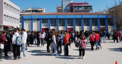 Επιστροφή των μαθητών στα σχολεία αύριο -Οι επόμενες αργίες και το πρόγραμμα λήξης μαθημάτων και εξετάσεων