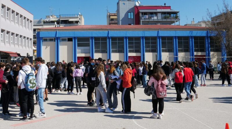 Επιστροφή των μαθητών στα σχολεία αύριο -Οι επόμενες αργίες και το πρόγραμμα λήξης μαθημάτων και εξετάσεων