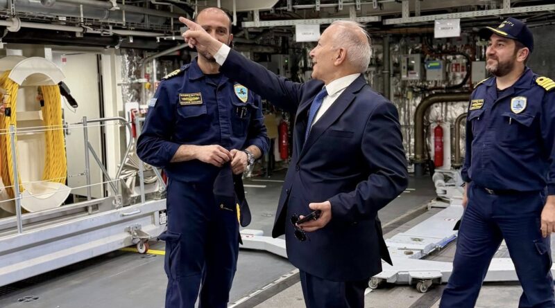 Στέφανος Γκίκας από τη φρεγάτα «ΚΙΜΩΝ»: Συγκίνηση και μήνυμα ισχύος για το νέο Πολεμικό Ναυτικό