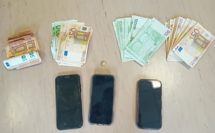 Εξαρθρώθηκε εγκληματική ομάδα, που εμπλέκεται σε υπόθεση τηλεφωνικής απάτης στην Κέρκυρα. Συνελήφθησαν -3- μέλη, ενώ αναζητείται -1- ακόμα