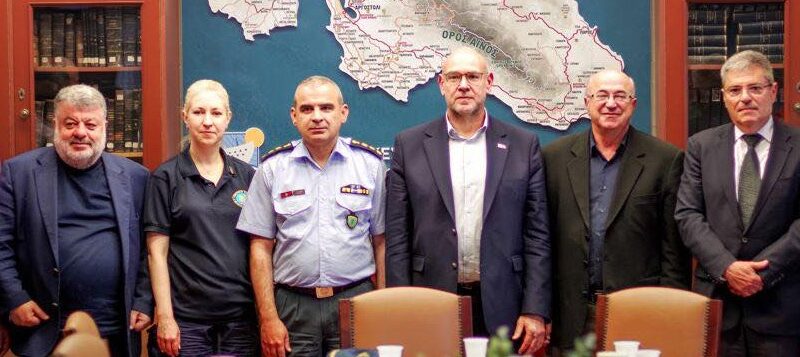 Στην Κεφαλονιά ο Γενικός Γραμματέας Πολιτικής Προστασίας – Ευρεία σύσκεψη για την αντιπυρική περίοδο και τα κρίσιμα ζητήματα του νησιού