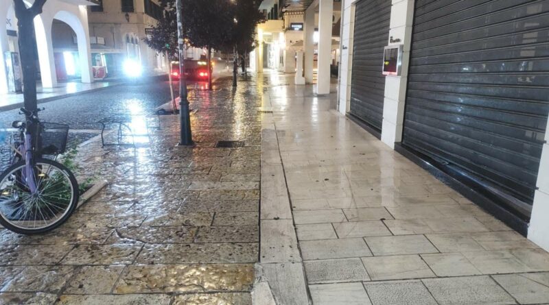 Σε εξέλιξη δράσεις σχολαστικού καθαρισμού κοινόχρηστων χώρων στην πόλη της Κέρκυρας