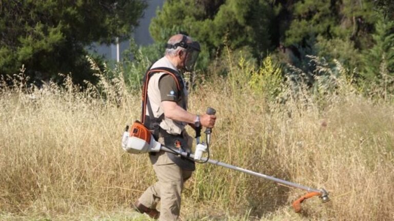Νέα ΚΥΑ για την πυροπροστασία: Αυστηρές υποχρεώσεις καθαρισμού οικοπέδων και πρόστιμα – Ο ρόλος των Δήμων