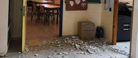 Πτώση σοβάδων στο 10ο Δημοτικό Σχολείο Κέρκυρας: Αποφεύχθηκαν τα χειρότερα – Είχαν προηγηθεί έγκαιρες προειδοποιήσεις