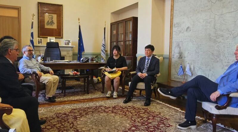 Η Περιφέρεια Ιονίων Νήσων ενισχύει τους δεσμούς της με την Κίνα     Συνάντηση του Περιφερειάρχη, Γιάννη Τρεπεκλή,  με την Ακαδημία Κινηματογράφου του Πεκίνου