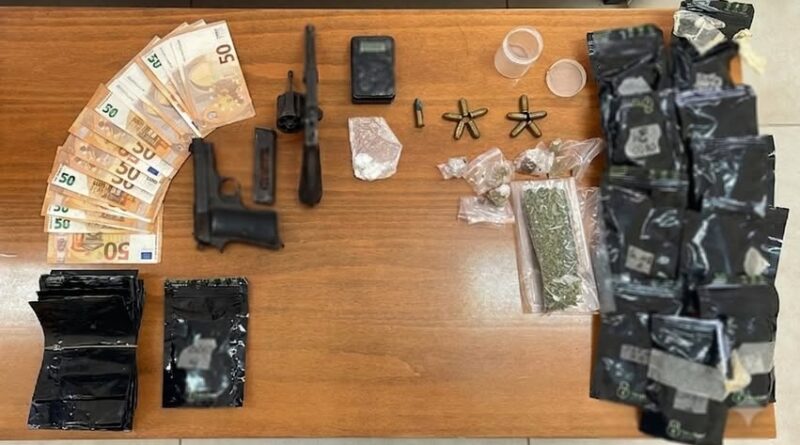 Σύλληψη ημεδαπού για διακίνηση ναρκωτικών ουσιών και οπλοκατοχή στη Ζάκυνθο