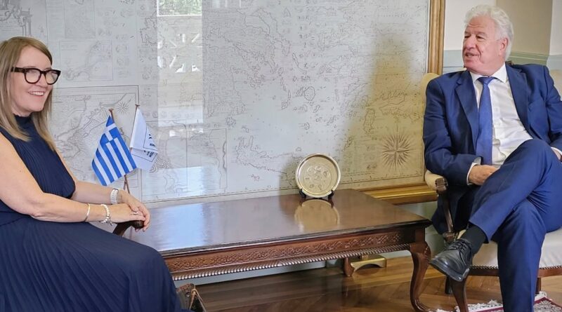 Εθιμοτυπική συνάντηση του Περιφερειάρχη με την Αναπληρώτρια Επικεφαλής της Αποστολής της Βρετανικής Πρεσβείας στην Αθήνα, Robyn Goldsmith, και την Υποπρόξενο του Ηνωμένου Βασιλείου στην Κέρκυρα, Alison Turney
