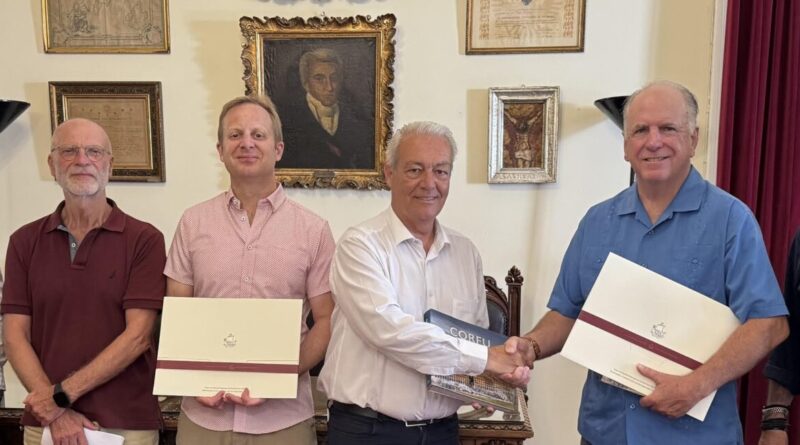Απονομή τιμής από τον Δήμο Κεντρικής Κέρκυρας και Διαποντίων Νήσων στην αντιπροσωπεία του University of Kentucky School of Music