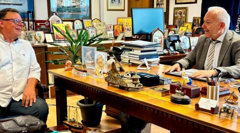 Στέφανος Γκίκας: «Συνεχής συνεργασία με τους Δημάρχους για την ενίσχυση και ανάπτυξη των νησιών»