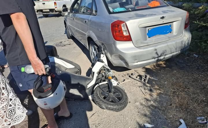 Τροχαίο στο Τρίκλινο: Σύγκρουση μηχανής με Ι.Χ.  Τραυματίστηκαν δύο Ιταλοί αναβάτες