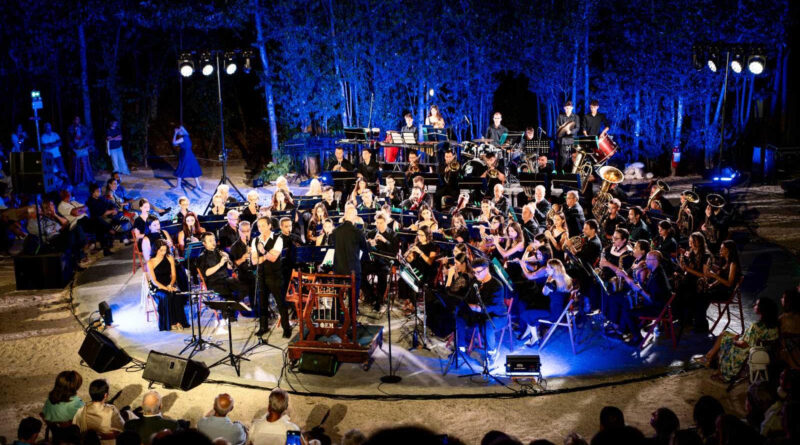 Συναυλία Φιλαρμονικής “Μάντζαρος” – Αφιέρωμα στον Μάνο Χατζηδάκι