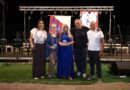 «Τραγουδώντας δίπλα στο κύμα»: Μια ξεχωριστή μουσική βραδιά στον ΝΑΟΚ.  Τιμήθηκαν οι δημοσιογράφοι Ανδριάνα Βλάχου και Ηρώ Λέλλα