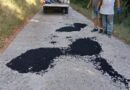 Μαθράκι: Με προσωπική εργασία κλείνουν τις λακκούβες στον κεντρικό δρόμο του νησιού