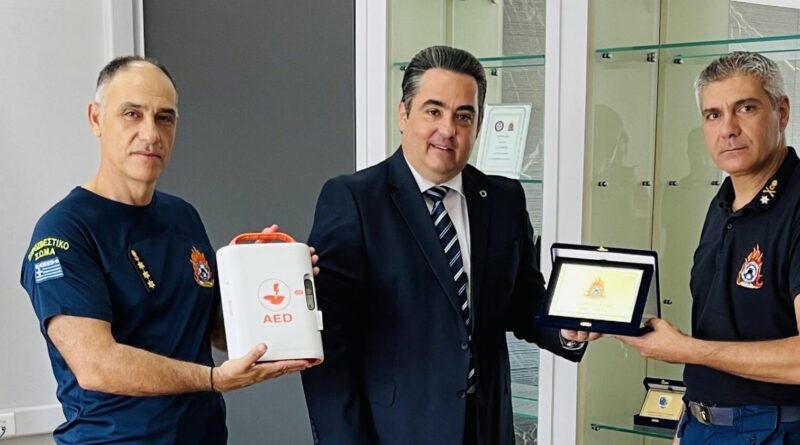 Δωρεά Αυτόματου Εξωτερικού Απινιδωτή από τον Όμιλο ΠΡΟ.ΣΥ.Φ.Α.Π.Ε στο Πυροσβεστικό Σώμα Κέρκυρας.